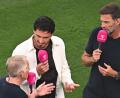 Bild: Tom Weller/dpa
Mats Hummels (M) äußert als TV-Experte eine klare Meinung zu Julian Nagelsmann. (Archivbild)