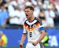 Bild: Federico Gambarini/dpa
Wieder nur WM-Frust. Nach seinem Treffer im Elfmeterschießen ballte Joshua Kimmich noch die Fäuste.