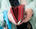 Bild: Sebastian Kahnert/dpa
Verbraucher spüren die Inflation im Geldbeutel. (Archivbild)