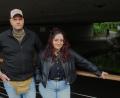 Bild: Jennifer Battaglia
Alex Buschner (42) und Luisa Vasconcellos Feldmeier (30) retteten vergangene Woche einen Amberger vor dem Ertrinken. Rechts im Hintergrund die Stelle des Unfalls (etwa auf Höhe des vorbeifahrenden Radfahrers).