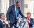 Bild: Michael Kappeler/dpa-Pool/dpa
Vor der WM freute sich Bundeskanzler Merz noch auf das Turnier in den USA. (Archivbild)