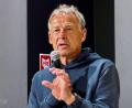 Bild: Christoph Lother/dpa
Jürgen Klinsmann sieht die Verantwortung für das frühe WM-Aus bei allen Beteiligten. (Archivbild)