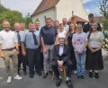 Bild: Maria Kick
Johann Kick freut sich mit der Familie über die Glückwünsche zum 90. Geburtstag von Bürgermeister Werner Ries sowie den Abordnungen von Feuerwehr und CSU.