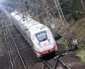 Bild: Julian Stratenschulte/dpa
Die Deutsche Bahn muss im Fernverkehr mehr Kapazitäten für Wettbewerber freimachen. (Archivbild)