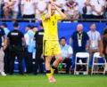 Bild: Tom Weller/dpa
Der enttäuschte Nationaltorhüter Manuel Neuer nach der Niederlage gegen Paraguay. Das frühe Aus bei der Fußball-WM bedeutet weniger Zusatzgeschäft für Bayerns Einzelhandel.