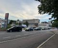 Bild: Kristina Sandig
Am Dienstagabend, als der Liter E10 noch bei 1,83 Euro und der Diesel bei 1,74 Euro lag, war die Warteschlange vor der Avia-Tankstelle an der Raigeringer Straße über 50 Meter lang.