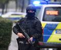 Bild: Sven Hoppe/dpa
Wegen der Bedrohungslage waren auch schwer bewaffnete Polizisten im Einsatz.