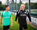 Bild: Daniel Löb/dpa
Trainer Heiko Vogel (r) hofft auf eine erfolgreichere Saison.