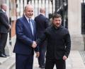 Bild: Niall Carson/PA Wire/dpa
Der ukrainische Präsident Wolodymyr Selenskyj (r) reiste als Ehrengast zu Eröffnungsfeier nach Dublin. Er wurde von Regierungschef Micheál Martin begrüßt.