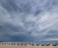 Bild: Jens Büttner/dpa
Im Norden und Nordwesten zeigen am Donnerstag sich viele Wolken am Himmel und gebietsweise fällt schauerartiger Regen
