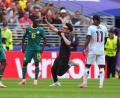 Bild: Manu Fernandez/AP/dpa
Flitzer störten das WM-Spiel zwischen Belgien und Senegal.