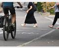 Bild: Bernd Weißbrod/dpa
Beim Radfahren atmet man mehr Luft ein als beim Gehen.