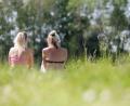 Symbolbild: Thomas Warnack/dpa
Die Schwandorfer Polizei sucht einen Dieb, der am Murner See zwei Schwimmerinnen die Badekleidung klaute.