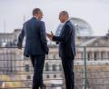 Bild: Michael Kappeler/dpa
Der irische Regierungschef Micheál Martin (r) muss in den kommenden Monaten im Haushaltsstreit vermitteln. Kanzler Merz gibt sich bislang allerdings nicht besonders kompromissbereit. (Archivbild)