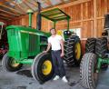 Bild: luk
Drei John-Deere-Traktoren gehören zum Maschinenpark des Anwesens von Daniel Eibisch. Mit diesem Modell, das ursprünglich aus Kanada stammt, ist der Kaibitzer auch in der aktuellen "Bauer sucht Frau"-Auftaktfolge zu sehen.