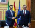 Bild: María José López/EUROPA PRESS/dpa
Moreno (l) und Vox-Fraktionssprecher Manuel Gavira besiegeln ihre neue Koalitionsregierung in der bevölkerungsstärksten Region Spaniens.