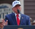 Bild: Julia Demaree Nikhinson/AP/dpa
Trump teilt wieder verbal gegen europäische Nato-Partner aus. (Archivbild)