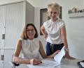 Bild: Lowak
Christine Söllner (stehend) geht in den Ruhestand. Nachfolgergin ab 1. August wird ihre bisherige Stellvertreterin Elisabeth Junkawitsch.
