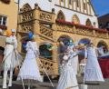 Archivbild: Stadtmarketing Amberg e.V.
Auf Stelzen waren vergangenes Jahr verschiedene Künstler in der Amberger Innenstadt unterwegs.