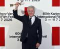 Bild: Slavomír Kubeš/CTK/dpa
Hollywood-Star Dustin Hoffman ist beim 60. internationalen Filmfestival von Karlsbad (Karlovy Vary) mit dem Kristallglobus ausgezeichnet worden.