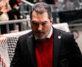 Bild: Tom Weller/dpa
Darf einen neuen Verteidiger begrüßen: Sportdirektor Larry Mitchell. (Archivbild)