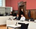 Bild: Stefanie Kraus
Ein Angeklagter aus dem Landkreis Schwandorf muss sich vor dem Landgericht Amberg verantworten, weil er seinen Vater und dessen Ex-Partnerin schwer misshandelt haben soll.