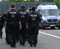 Bild: Martin Schutt/dpa
Die Polizei ist mit einem Großaufgebot bereits vor dem AfD-Parteitag im Einsatz.