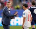 Bild: Charles Krupa/AP/dpa
Marokkos Trainer Mohamed Ouahbi (l.) mit Offensivstar Brahim Díaz. (Archivbild)