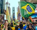 Bild: Anthony Oliveira/TheNEWS2 via ZUMA Press Wire/dpa
Brasilianische Fans feiern in New York. (Archivbild)