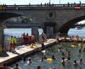 Bild: Romain Perrocheau/AFP/dpa
Die Freibäder in der Seine in Paris waren im vergangenen Jahr ein voller Erfolg.
