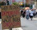 Bild: Heiko Rebsch/dpa
Über 30.000 Menschen beteiligten sich an Protesten gegen AfD-Parteitag.
