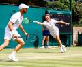 Bild: Frank Molter/dpa
Kevin Krawietz (r) und Tim Pütz stehen im Wimbledon-Viertelfinale.