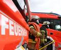 Bild: Bernd Weißbrod/dpa
Die Feuerwehr konnte den Mann nur noch tot aus der Wohnung bergen. (Symbolbild)
