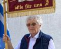 Bild: fvo
Der verstorbene MMC-Obmann Ernst Weig aus Frankenrieth mit der MMC- Fahne, die er viele Male zum Fahrenberg getragen hat.