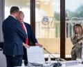 Bild: Evelyn Hockstein/Pool Reuters/AP/dpa
Beim G7-Gipfel in Évian gelang es den Europäern, Trump bei Laune zu halten - beim Nato-Gipfel könnte das schwieriger werden. (Archivbild)