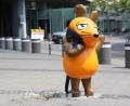 Bild: Sascha Thelen/dpa
So sah die Maus am Morgen nach dem Brandanschlag aus. Sie wurde später repariert. (Archivbild)