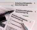 Bild: Jens Büttner/dpa-Zentralbild/dpa
Der CDU-Arbeitnehmerflügel kritisiert die Pläne für strengere Krankmeldungen.
