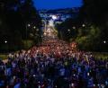 Bild: Javad Parsa/NTB Scanpix/dpa
Die Norweger hat das Fußballfieber gepackt: Rund 100.000 feierten nach dem Achtelfinal-Sieg gemeinsam in Oslo.