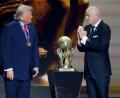 Bild: Chris Carlson/AP/dpa
Was lief da zwischen US-Präsident Trump (l) und FIFA-Präsident Infantino? (Archivbild)
