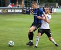 Bild: Dieter Jäschke
Der Weidener Niklas Lang (links) ist in dieser Szene vor Andreas Koppmann am Ball.