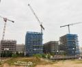 Bild: Georg Wendt/dpa
Zu viele Normen machten das Bauen in Deutschland zu kompliziert und teuer, kritisieren zwei Bauforschungsinstitute. (Archivbild)