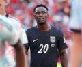 Bild: Ted S. Warren/AP/dpa
Sprach ruhig und besonnen zu den Medien: Folarin Balogun.