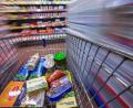 Symbolbild: Jens Büttner/dpa
Zwei junge Männer haben in einem Supermarkt am Schwandorfer Marktplatz Lebensmittel gestohlen. Die Polizei erkannte die Täter auf den Videoaufnahmen.