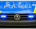 Symbolbild: Jens Wolf
Ein 32-jähriger Autofahrer fällt auf der A 93 durch riskante Überholmanöver auf. Die Polizei stellt fest, dass er Drogen konsumiert hat.