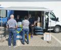 Archivbild: ald
Beim Halt von Redaktion on Tour in Grafenwöhr nutzten interessierte Leser die Gelegenheit, mit Mitarbeitenden von Oberpfalz-Medien ins Gespräch zu kommen. Am Freitag bietet sich die Gelegenheit wieder in Vohenstrauß.