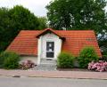Bild: gac
Seit 25 Jahren ein vertrauter Anblick am Anfang der Carl-von-Ossietzky-Straße: das Gerätehaus der Siedlergemeinschaft Lerchenfeld.