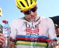 Bild: Anne-Christine Poujoulat/AFP via AP/dpa
Auch Tour-Dominator Tadej Pogacar braucht viel Abkühlung in diesen Tagen.
