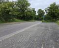 Bild: Tobias Gräf
Der Parkplatz 2 am Waldbad ist gepflastert und ohne Stellflächen-Markierungen. Das führt zu uneinheitlichem Parken und kostet bei viel Andrang wertvollen Parkraum.