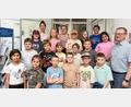 Bild: Petra Hartl
Die Klasse 3c der Albert-Schweitzer-Schule in Amberg mit Lehrerin Lisa Güthlein (hinten links) macht mit beim Projekt Kulturspatz und hat sich einen Besuch bei der Amberger Zeitung gewünscht: Hier zeigten ihnen die Redakteure Markus Müller (vorne rechts) und Heike Unger (hinten rechts), wie aus Ereignissen und Themen Nachrichten fürs Onlineportal "onetz.de" und die gedruckte Zeitung werden.