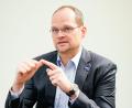 Bild: Uwe Anspach/dpa
BASF will den weltweit größten Standort laut Elvermann wieder in die Gewinnzone bringen. (Archivbild)